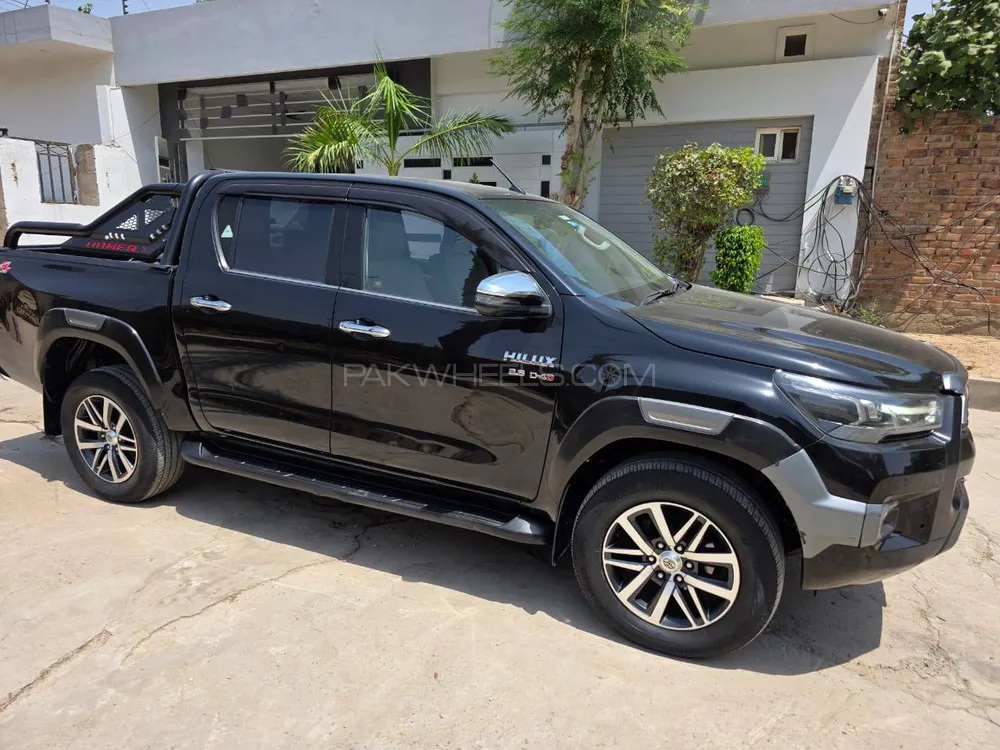Toyota Hilux 2021 for Sale in Faisalabad Image-1