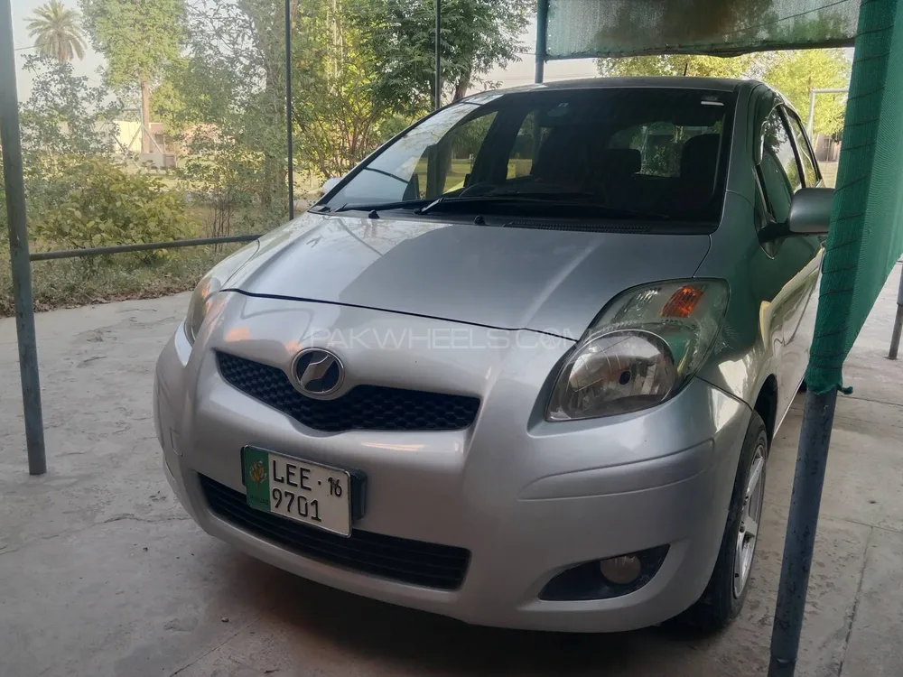 Toyota Vitz 2009 for Sale in Multan Image-1