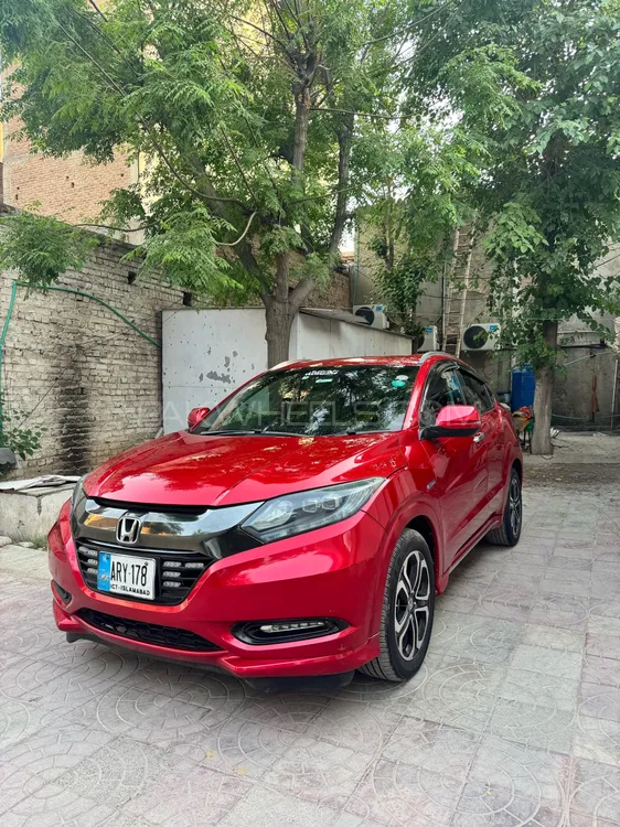 Honda Vezel 2017 for Sale in Peshawar Image-1