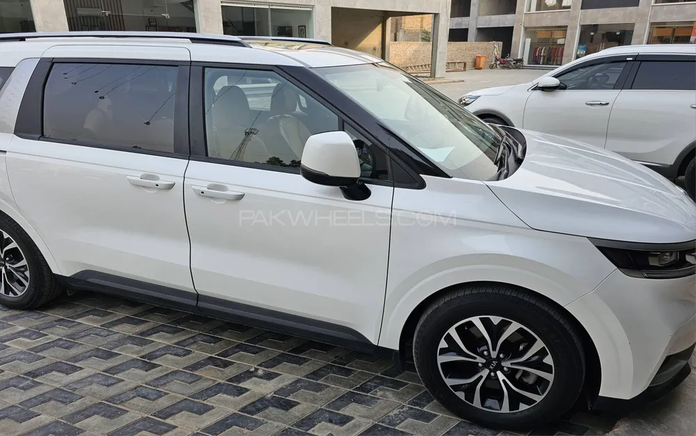 KIA Carnival 2021 for Sale in Bahawalpur Image-1