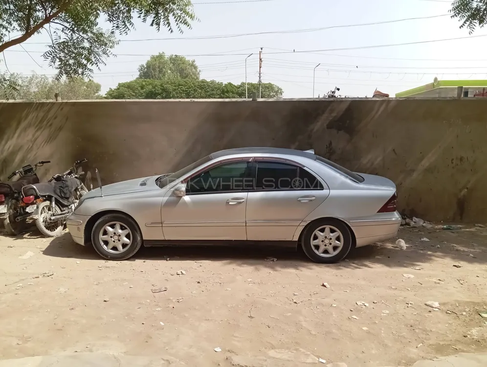 Mercedes Benz C Class 2004 for Sale in Karachi Image-1