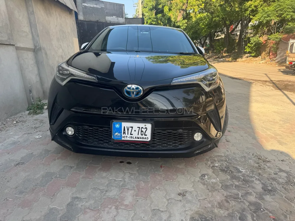 Toyota C-HR 2017 for Sale in Islamabad Image-1