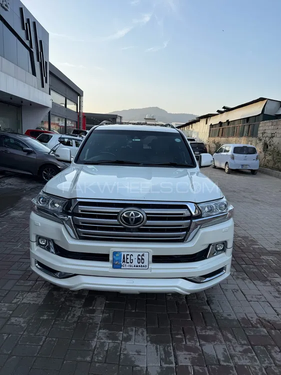 Toyota Land Cruiser 2017 for Sale in Islamabad Image-1