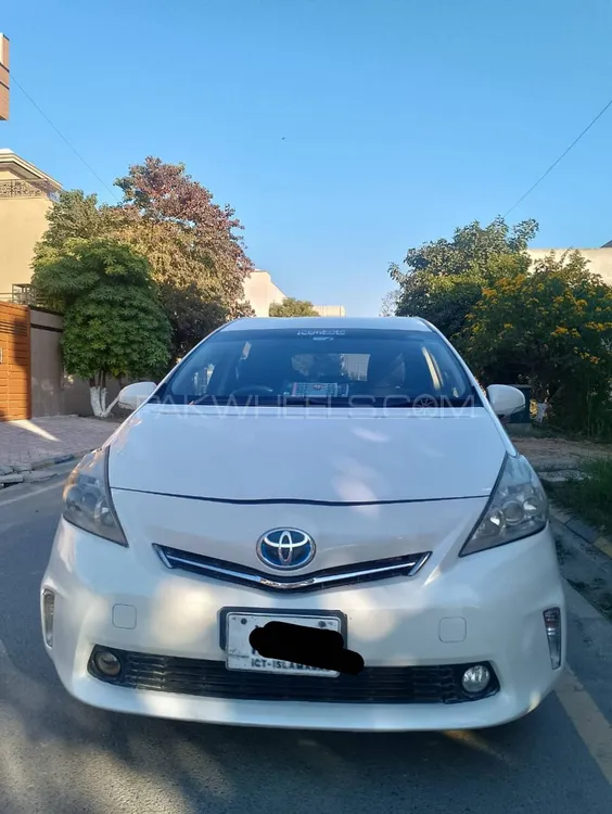Toyota Prius Alpha 2013 for Sale in Mardan Image-1