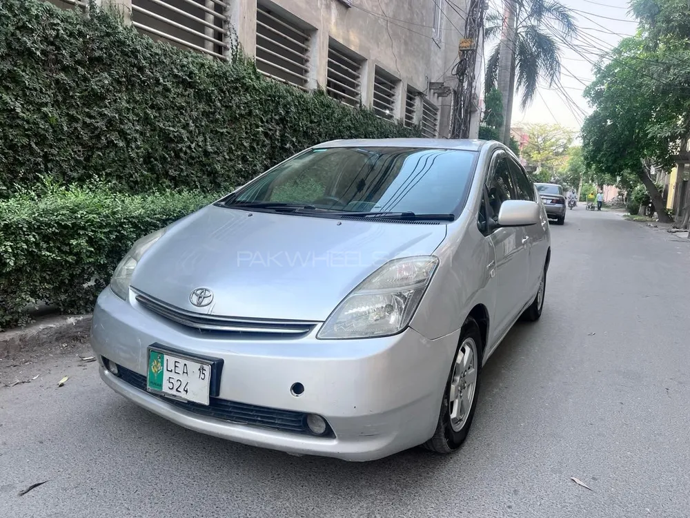 Toyota Prius 2011 for Sale in Lahore Image-1