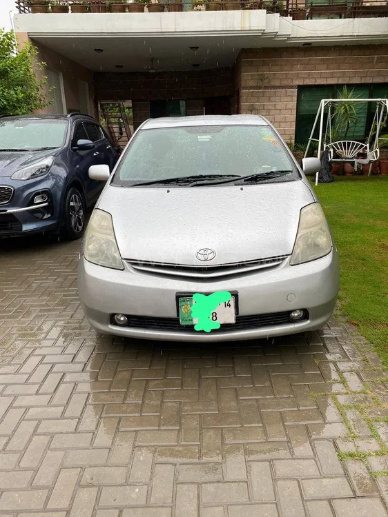 Toyota Prius 2011 for Sale in Lahore Image-1