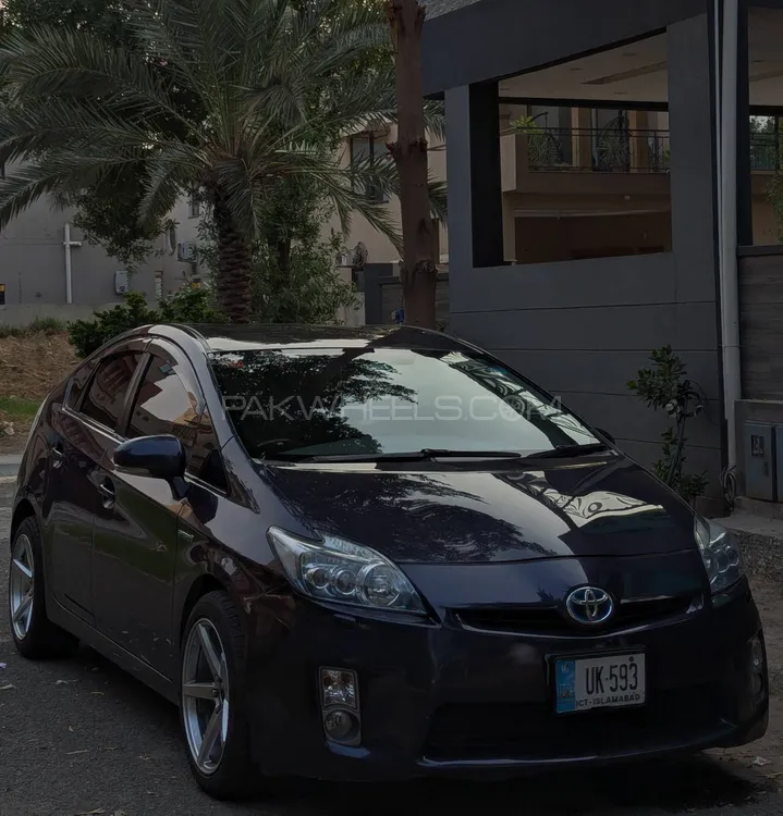 Toyota Prius 2011 for Sale in Lahore Image-1