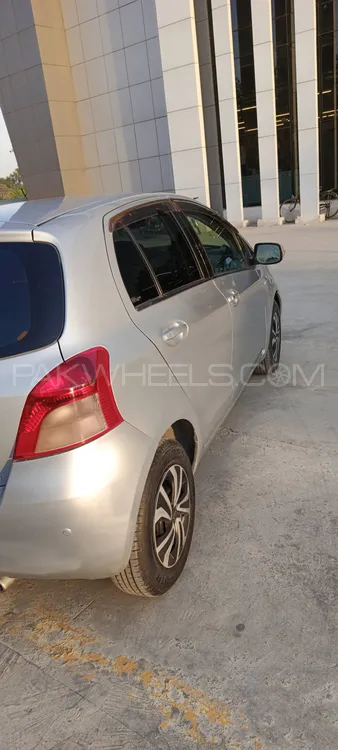 Toyota Vitz 2005 for Sale in Nowshera Image-1