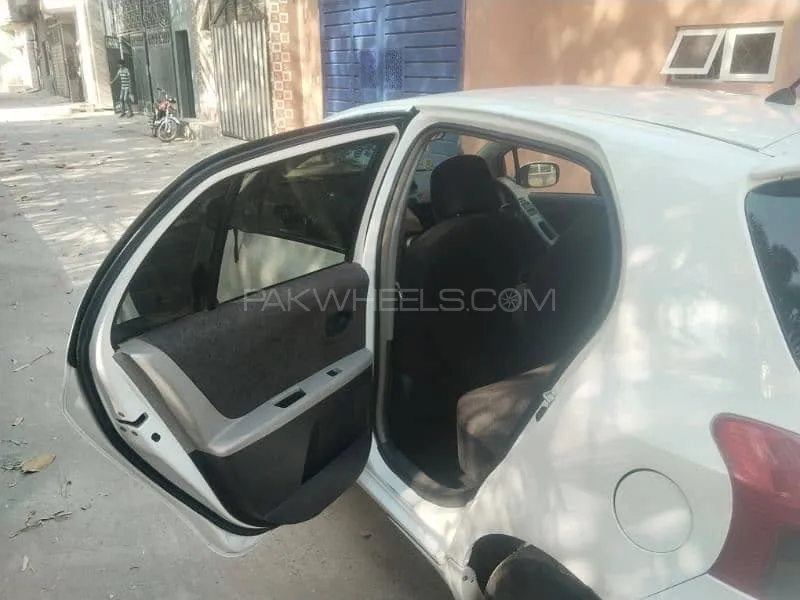 Toyota Vitz 2005 for Sale in Lahore Image-1