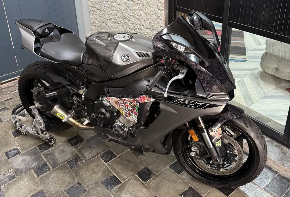 Yamaha YZF-R1 2016 for Sale Image-1