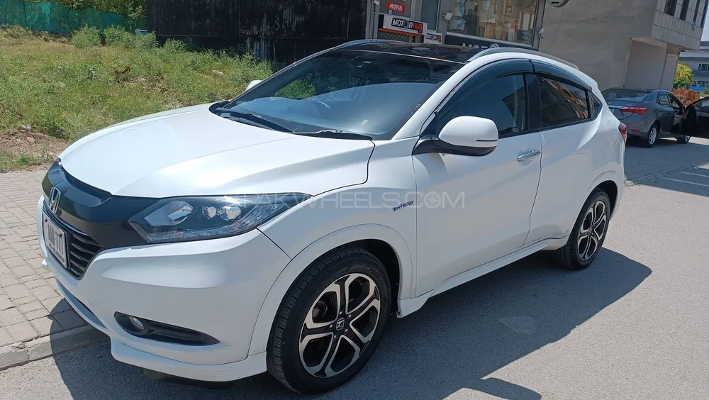 Honda Vezel 2015 for Sale in Islamabad Image-1