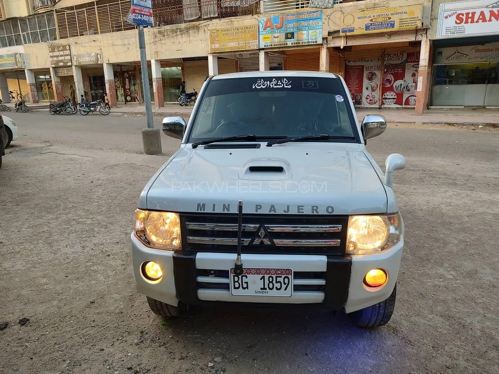 Mitsubishi Pajero Mini 2011 for Sale in Karachi Image-1