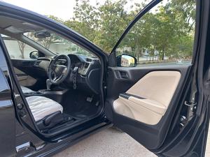 HONDA CITY 1.2L CVT (1200cc) AUTOMATIC 
Model 2024 || Registered 2024
8,000 KM Driven verifiable
HONDA SHAHRAH E FAISAL MAINTAINED 
Bumper To Bumper Original 100% 
Pearl Black Color 
Beige room
Interior is as good as new
COMPANY SEALS STILL INTACT
Original NAVIGATION 
ECON Mode
Like a brand new car

For inspection
Available at SUPREME CARS
Plot # 151/F,Under Imam heights,Shop no.1&2, Main Khalid Bin Walid Rd, Karachi, Sindh 75400

|  Premium Cars  |  Best Prices  |  Optimum Performance | 
#Supremecarsgang