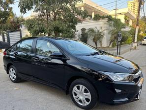 HONDA CITY 1.2L CVT (1200cc) AUTOMATIC 
Model 2024 || Registered 2024
8,000 KM Driven verifiable
HONDA SHAHRAH E FAISAL MAINTAINED 
Bumper To Bumper Original 100% 
Pearl Black Color 
Beige room
Interior is as good as new
COMPANY SEALS STILL INTACT
Original NAVIGATION 
ECON Mode
Like a brand new car

For inspection
Available at SUPREME CARS
Plot # 151/F,Under Imam heights,Shop no.1&2, Main Khalid Bin Walid Rd, Karachi, Sindh 75400

|  Premium Cars  |  Best Prices  |  Optimum Performance | 
#Supremecarsgang