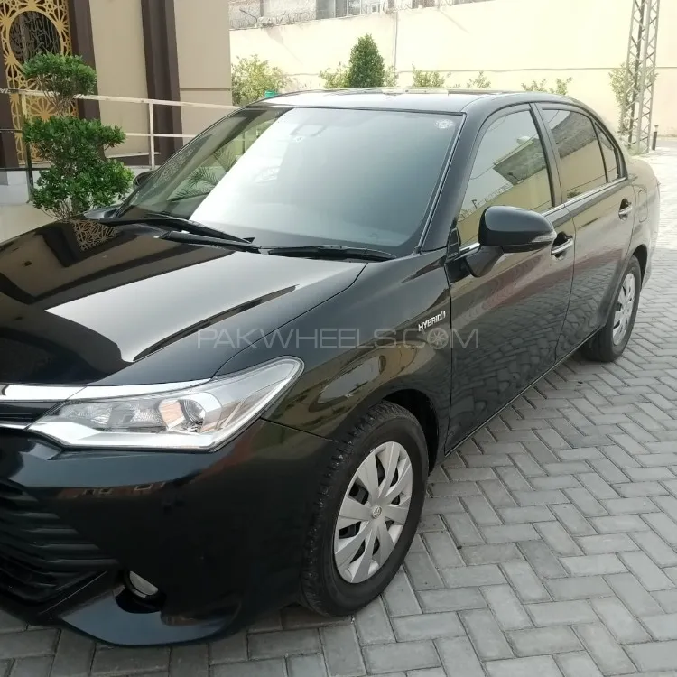 Toyota Corolla Axio 2017 for Sale in Lahore Image-1
