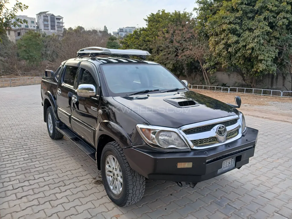 Toyota Hilux 2011 for Sale in Islamabad Image-1