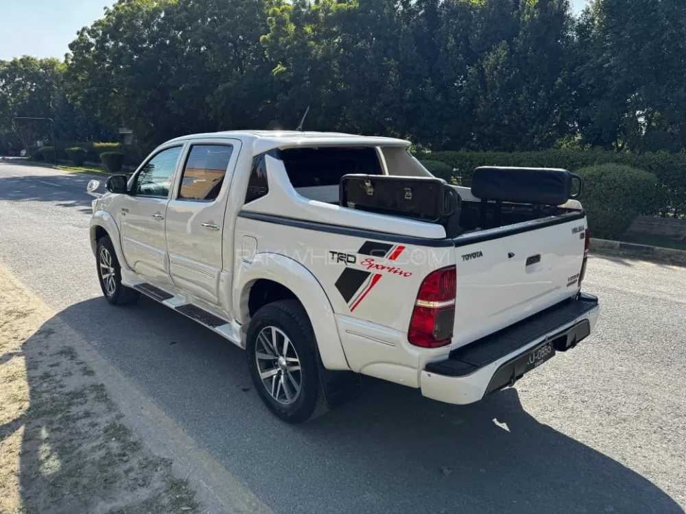 Toyota Hilux 2015 for Sale in Karachi Image-1