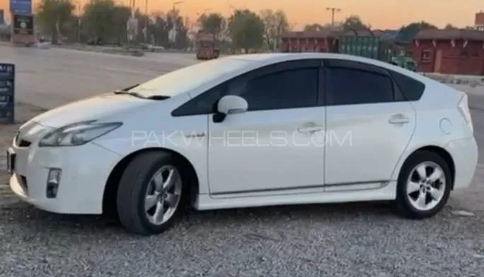 Toyota Prius 2010 for Sale in Peshawar Image-1