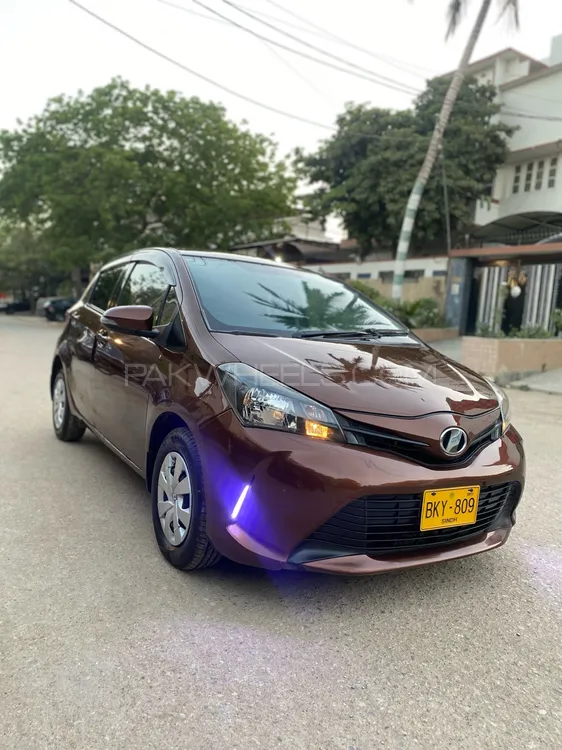 Toyota Vitz 2014 for Sale in Karachi Image-1