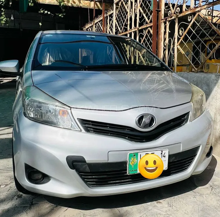 Toyota Vitz 2011 for Sale in Peshawar Image-1