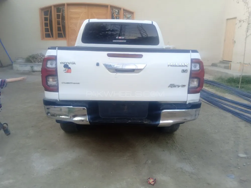 Toyota Hilux 2017 for Sale in Peshawar Image-1