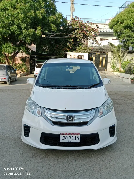 Honda Freed 2013 for Sale in Karachi Image-1