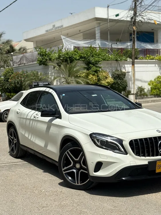 Mercedes Benz GLA Class 2015 for Sale in Karachi Image-1