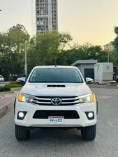 Toyota Hilux Revo V Automatic 3.0  2017 for Sale
