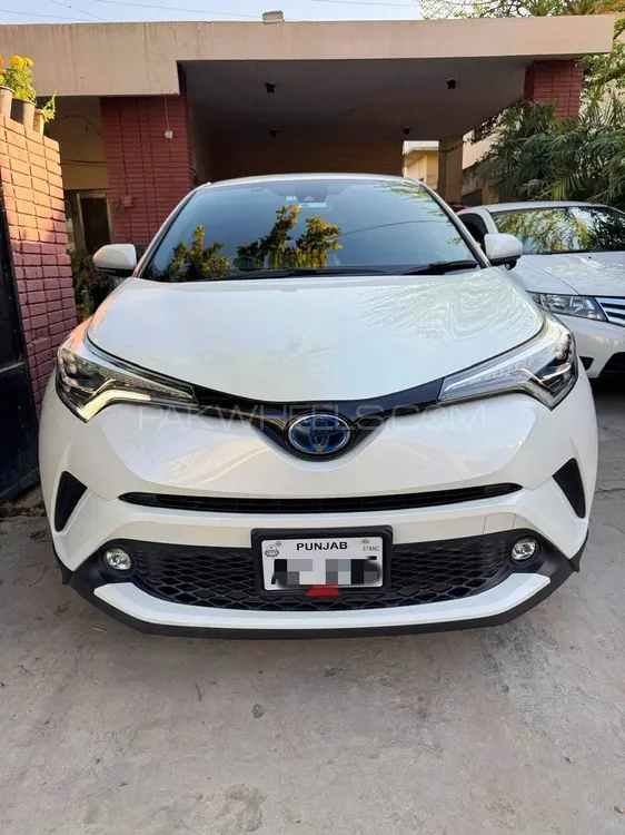 Toyota C-HR 2019 for Sale in Islamabad Image-1