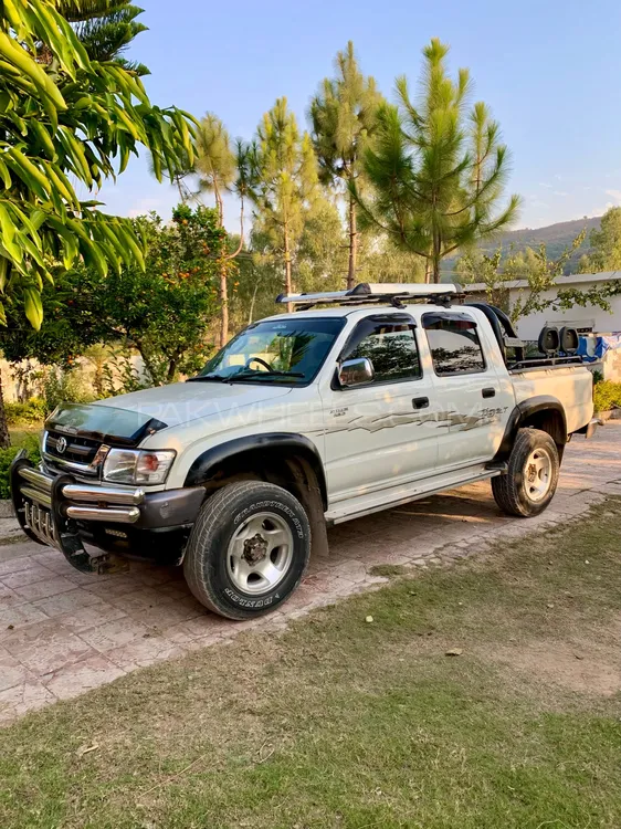 Toyota Hilux 2004 for Sale in Islamabad Image-1