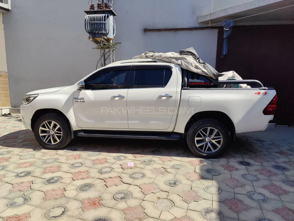 Toyota Hilux 2020 for Sale in Peshawar Image-1
