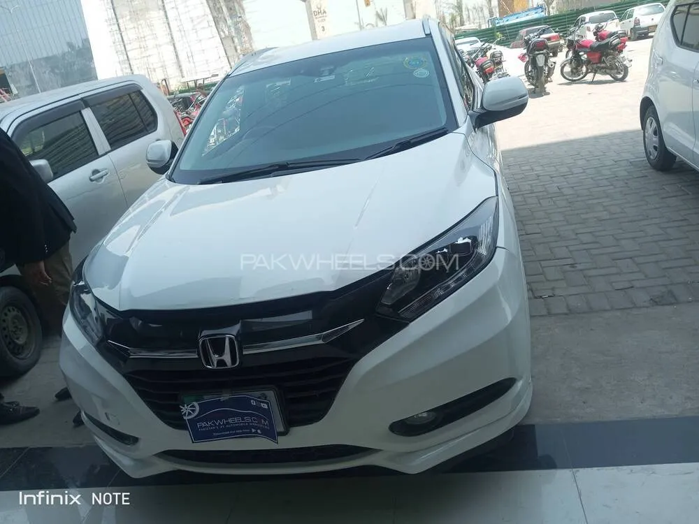 Honda Vezel 2015 for Sale in Islamabad Image-1
