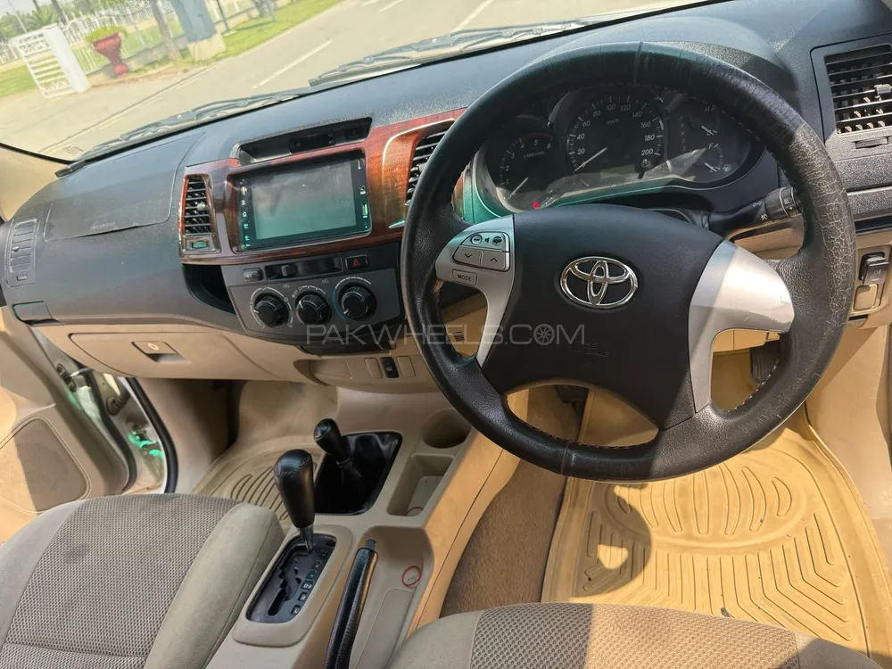 Toyota Hilux 2015 for Sale in Sialkot Toyota Hilux 2015 for Sale in Sialkot Image-4