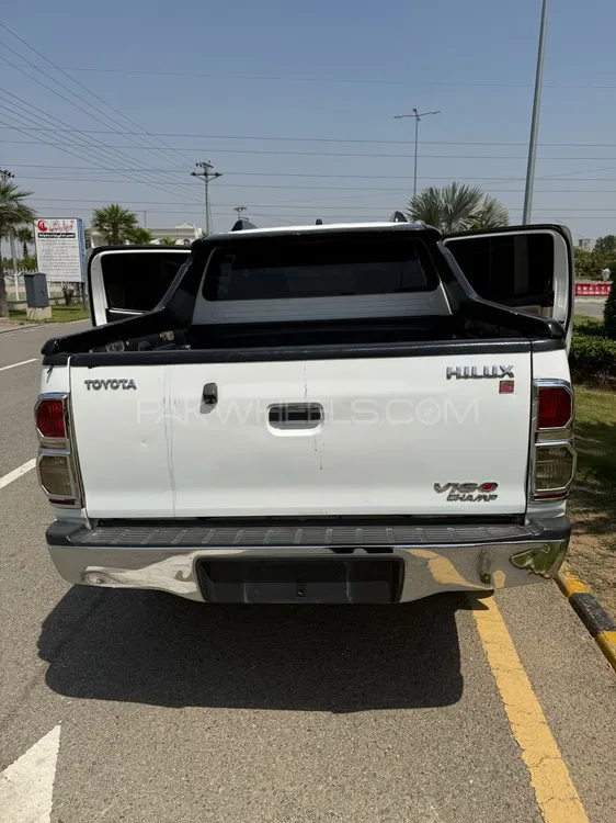 Toyota Hilux 2015 for Sale in Sialkot Toyota Hilux 2015 for Sale in Sialkot Image-3