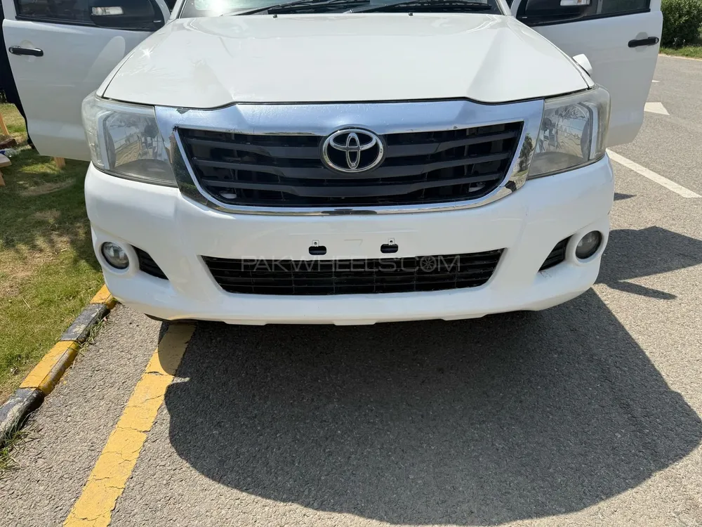 Toyota Hilux 2015 for Sale in Sialkot Toyota Hilux 2015 for Sale in Sialkot Image-2