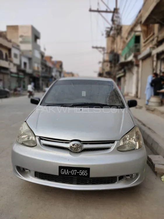 Toyota Platz 2001 for Sale in Gujrat Image-1