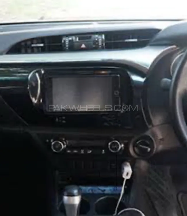 revo genuine toyota screen with GPS Image-1