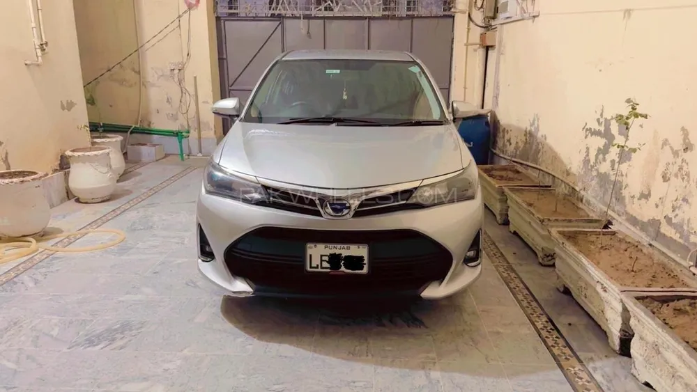 Toyota Corolla Axio 2014 for Sale in Faisalabad Image-1