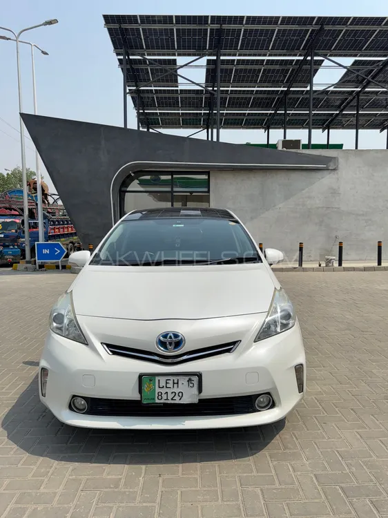 Toyota Prius Alpha 2012 for Sale in Lahore Image-1