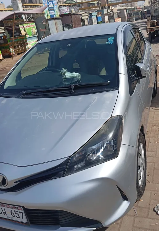 Toyota Vitz 2014 for Sale in Karachi Image-1