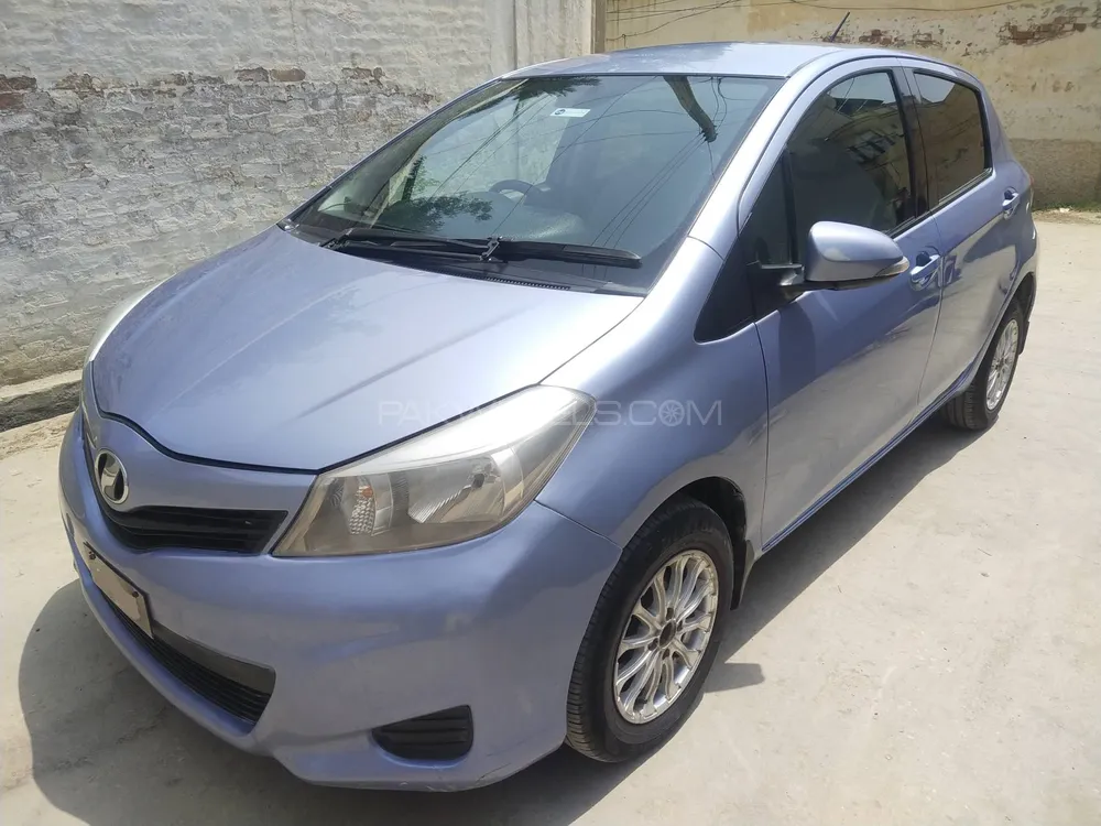 Toyota Vitz 2011 for Sale in Bannu Image-1