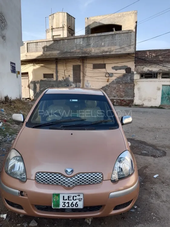 Toyota Vitz 2004 for Sale in Chakwal Image-1