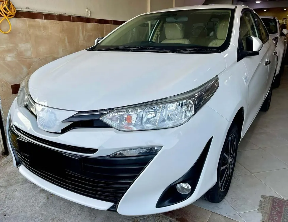 Toyota Yaris Sedan 2021 for Sale in Karachi Image-1