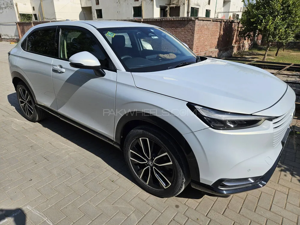 Honda Vezel 2021 for Sale in Lahore Image-1