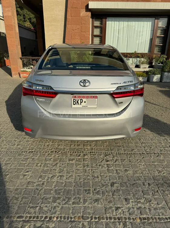 Toyota Corolla 2017 for Sale in Karachi Image-1