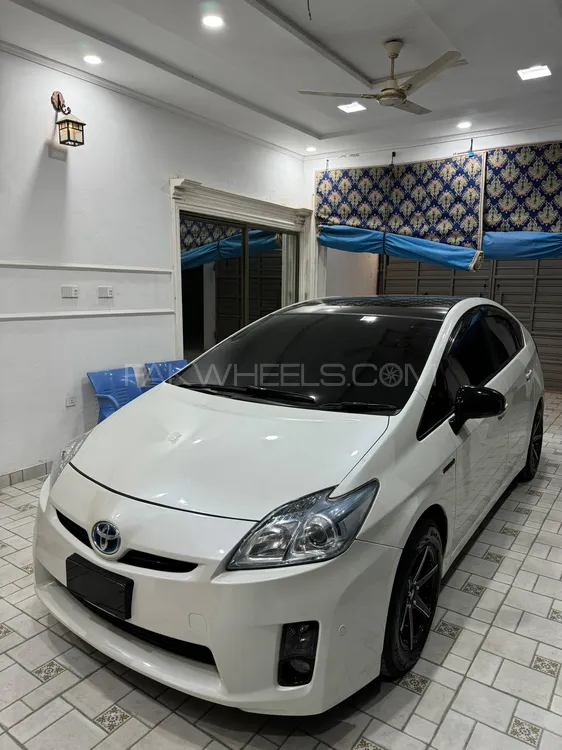 Toyota Prius 2009 for Sale in Multan Image-1
