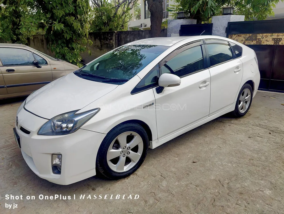 Toyota Prius 2011 for Sale in Lahore Image-1