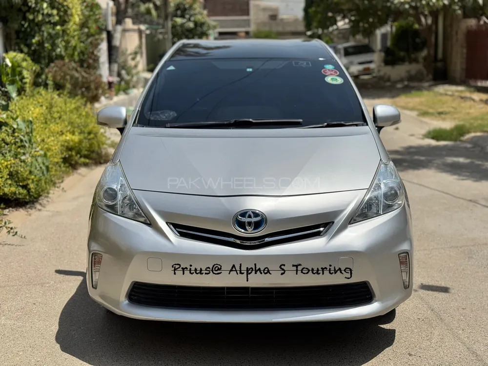 Toyota Prius Alpha 2014 for Sale in Karachi Image-1