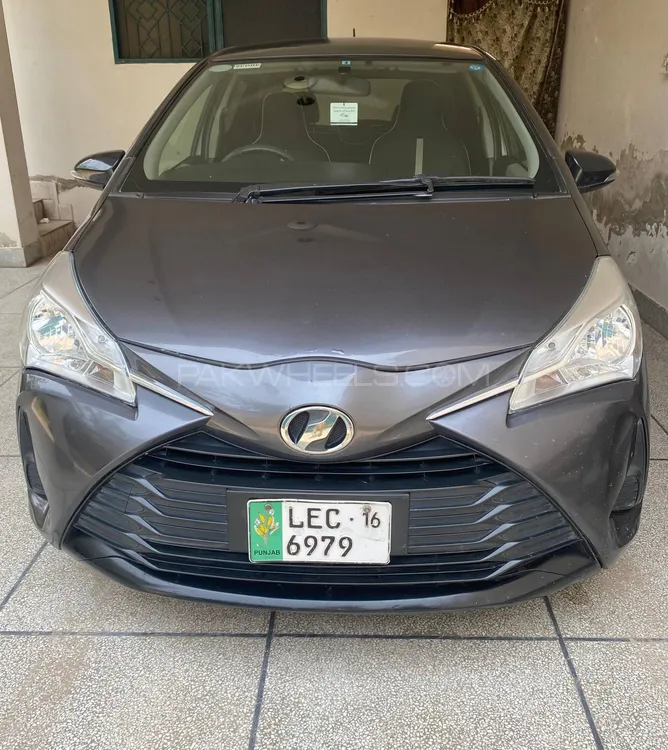 Toyota Vitz 2012 for Sale in Sahiwal Image-1