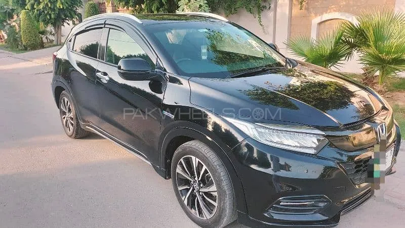 Honda Vezel 2018 for Sale in Faisalabad Image-1